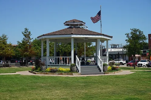 캐롤튼 Carrollton Square의 정자