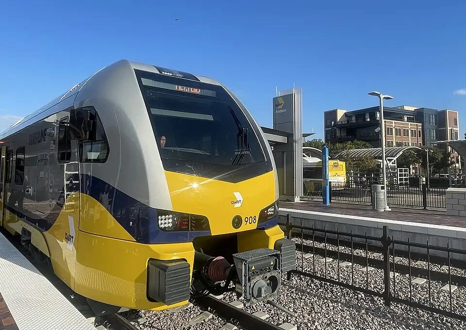 A DART Silver Line train at Addison station