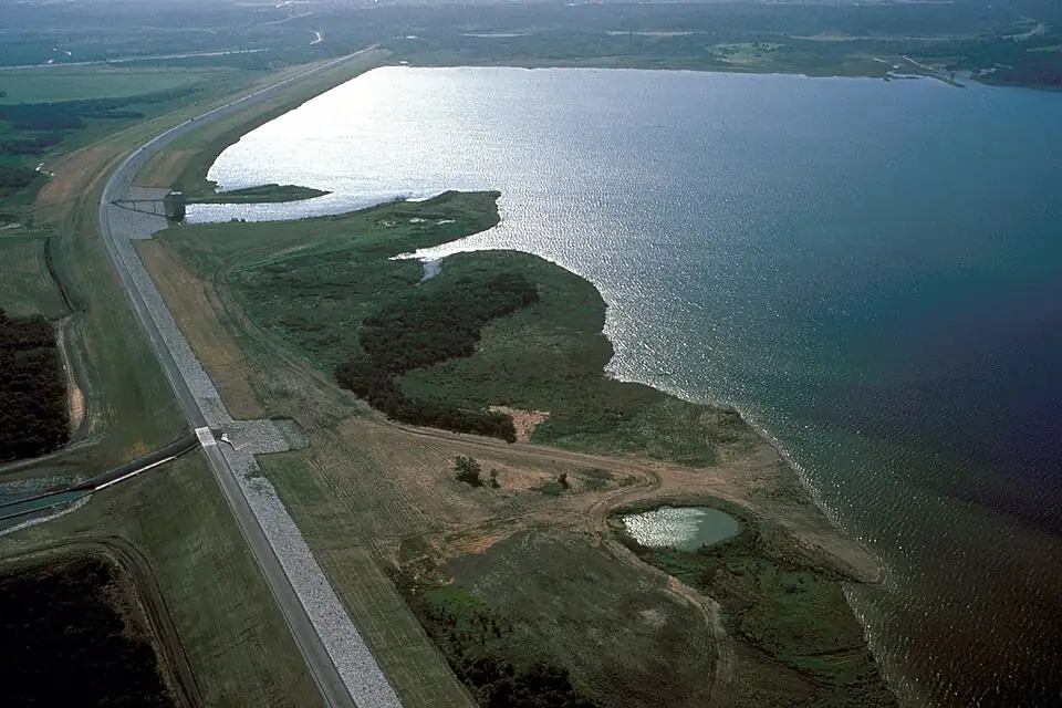 Joe Pool Lake and its dam seen from the air, in Grand Prairie
